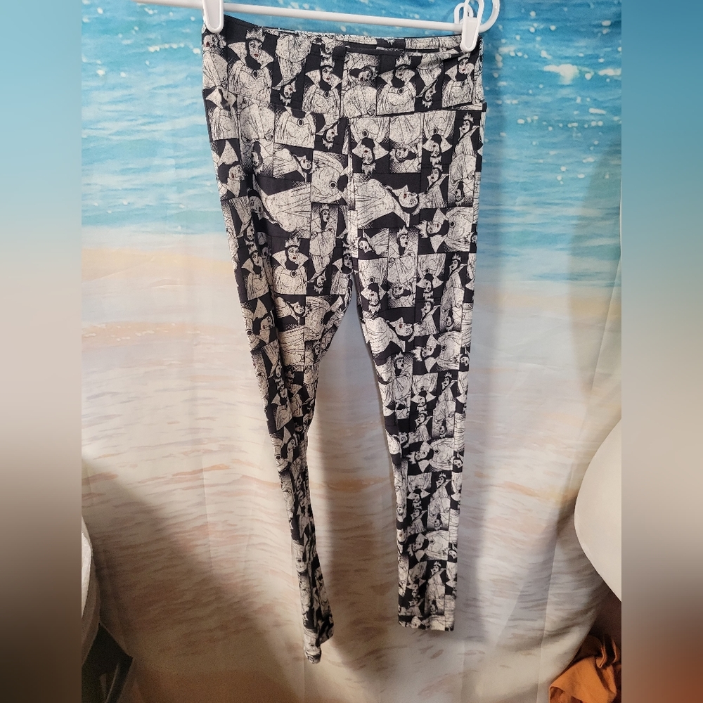 Lularoe Disney Evil Stepmother Leggings‎ Size OS